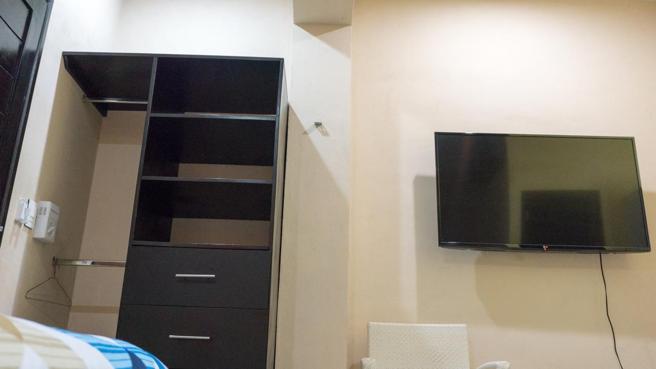 Hotel Suites La Roca Cancún Esterno foto