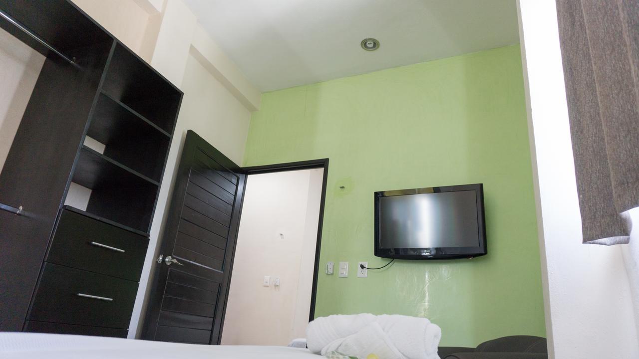Hotel Suites La Roca Cancún Esterno foto