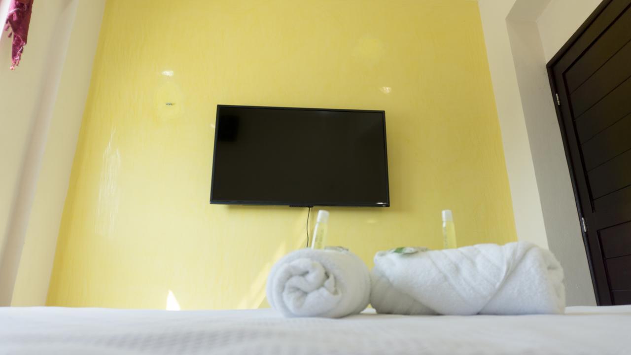 Hotel Suites La Roca Cancún Esterno foto
