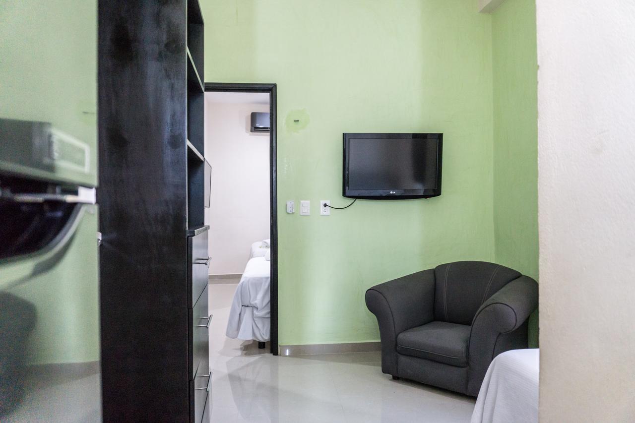Hotel Suites La Roca Cancún Esterno foto
