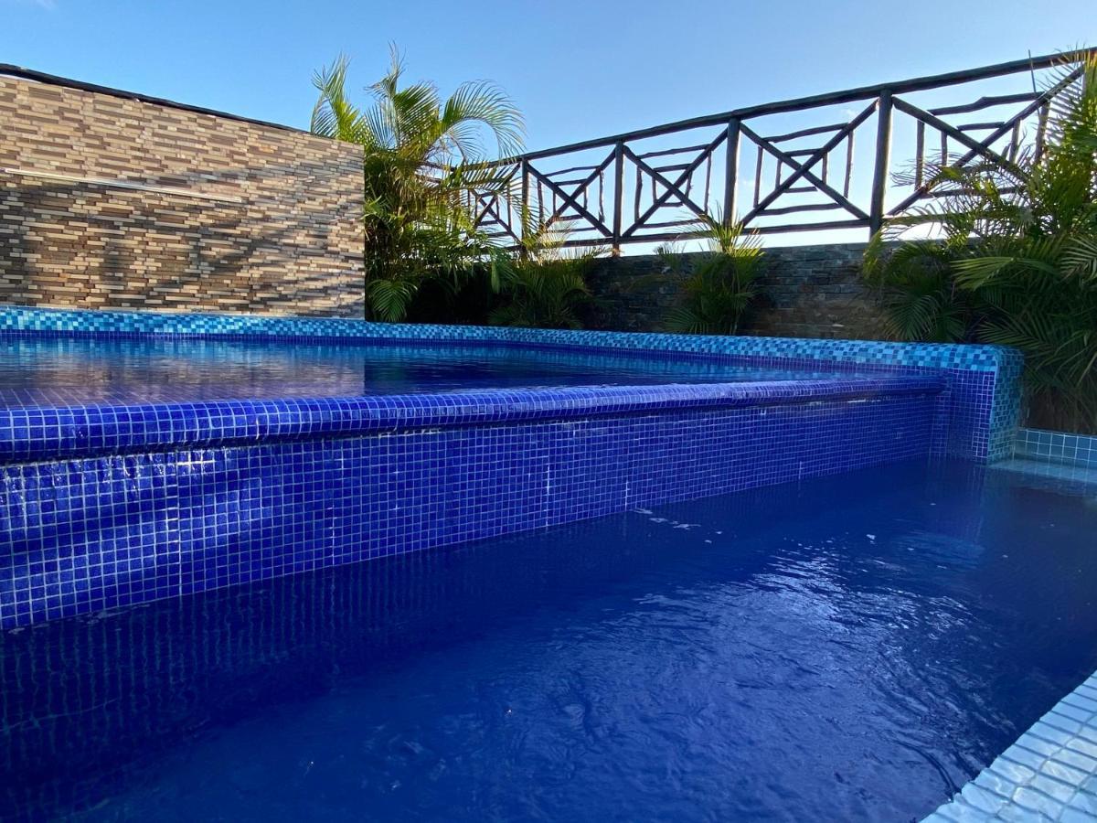 Hotel Suites La Roca Cancún Esterno foto
